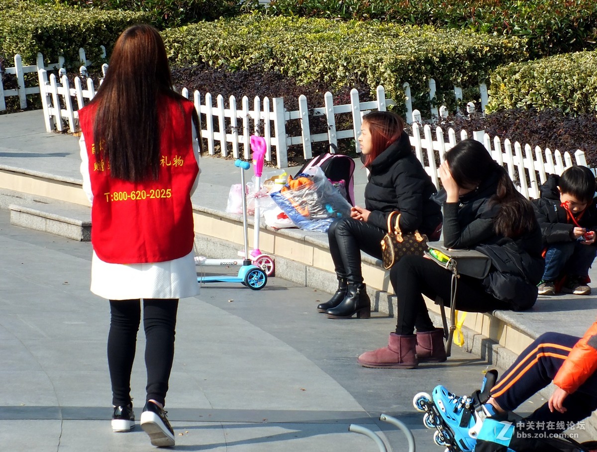 （纪实实拍组图）义务献血宣传员