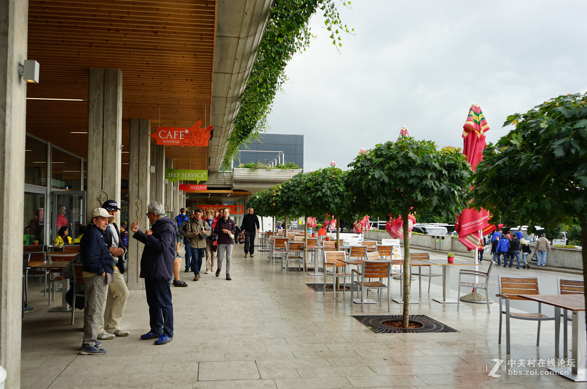斯洛文尼亚，溶洞口风光