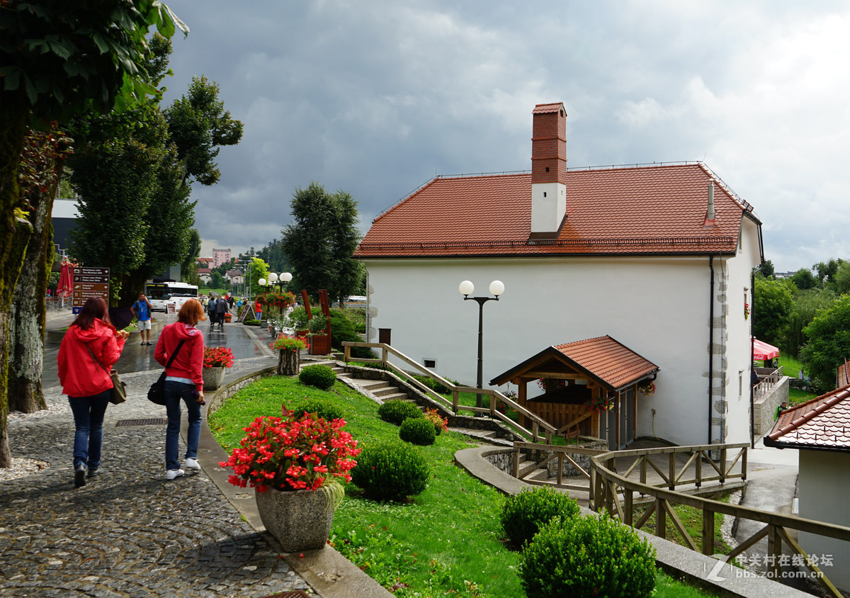 斯洛文尼亚，溶洞口风光