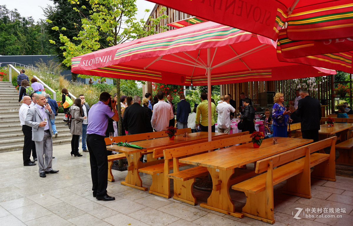 斯洛文尼亚，溶洞口风光