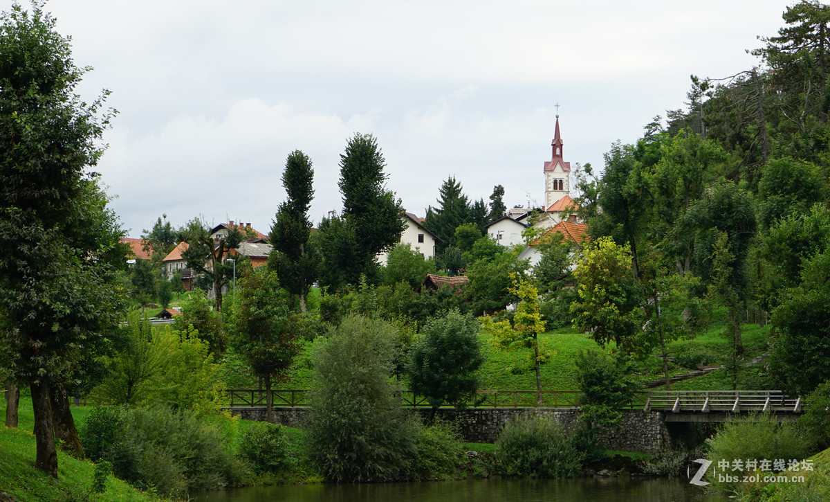 斯洛文尼亚，溶洞口风光