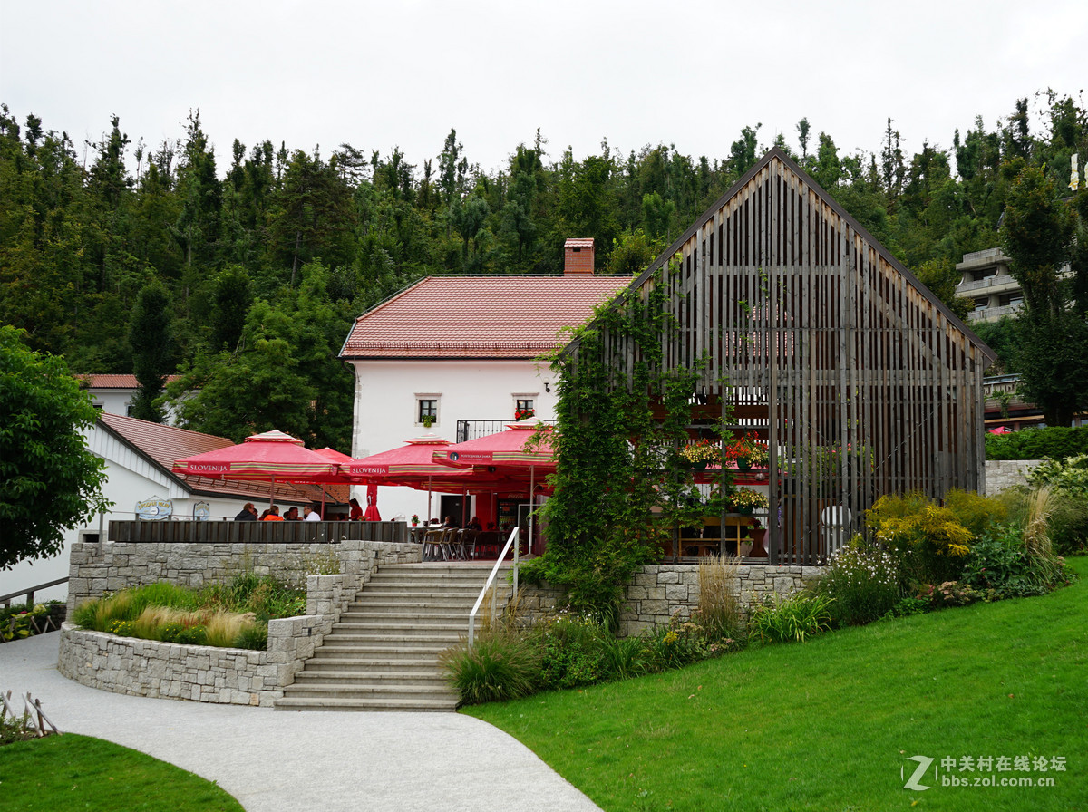 斯洛文尼亚，溶洞口风光