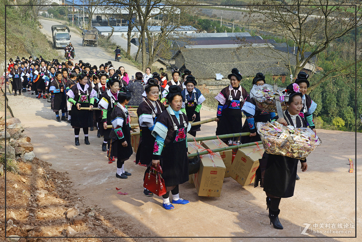 苗族姑妈回家立寨门