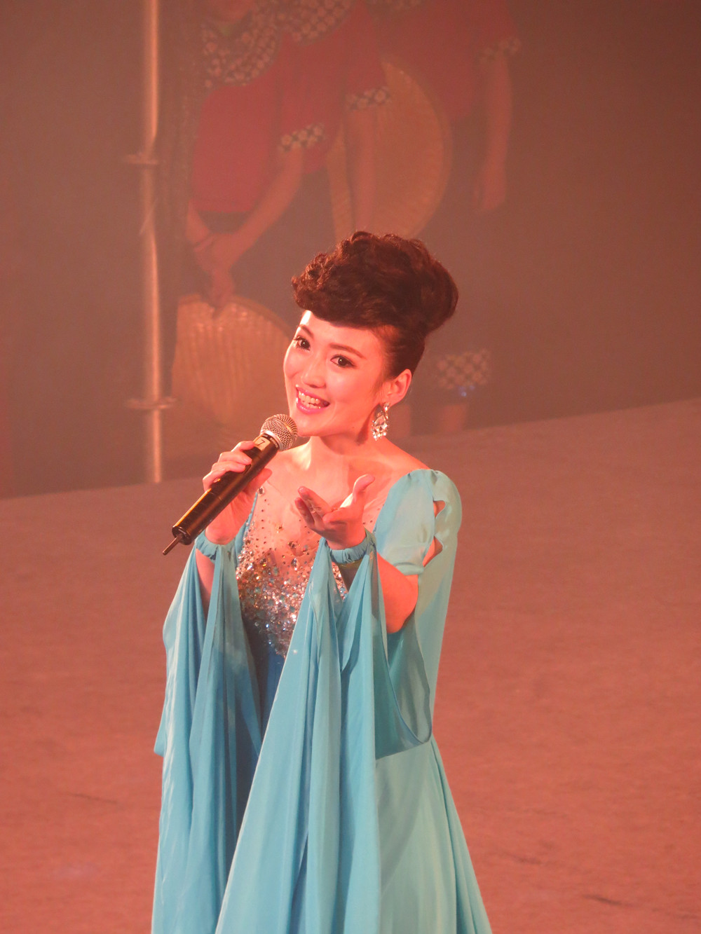 纪实表情丰富的女歌手3