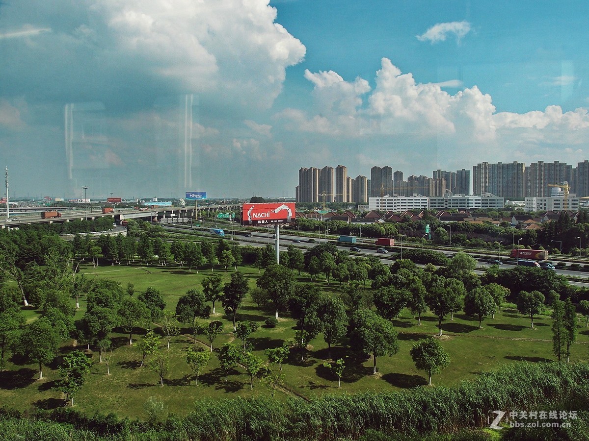 车厢的内像外景