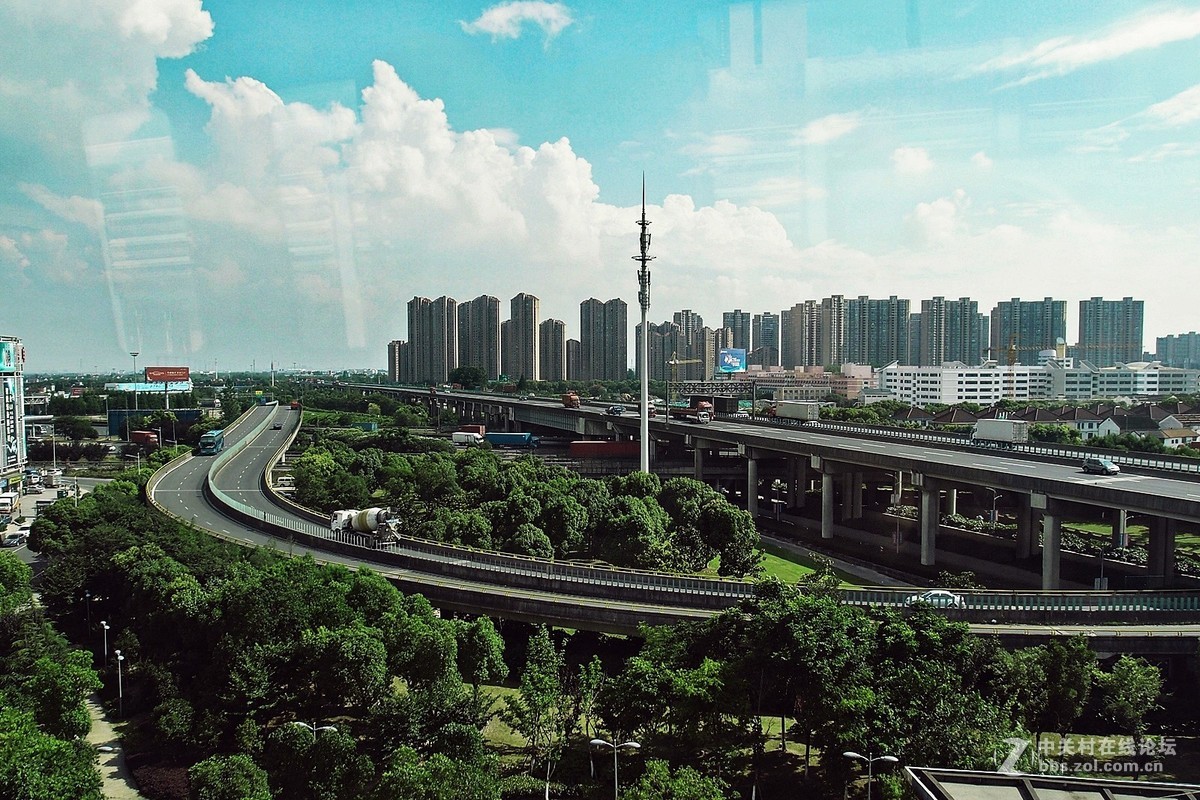 车厢的内像外景