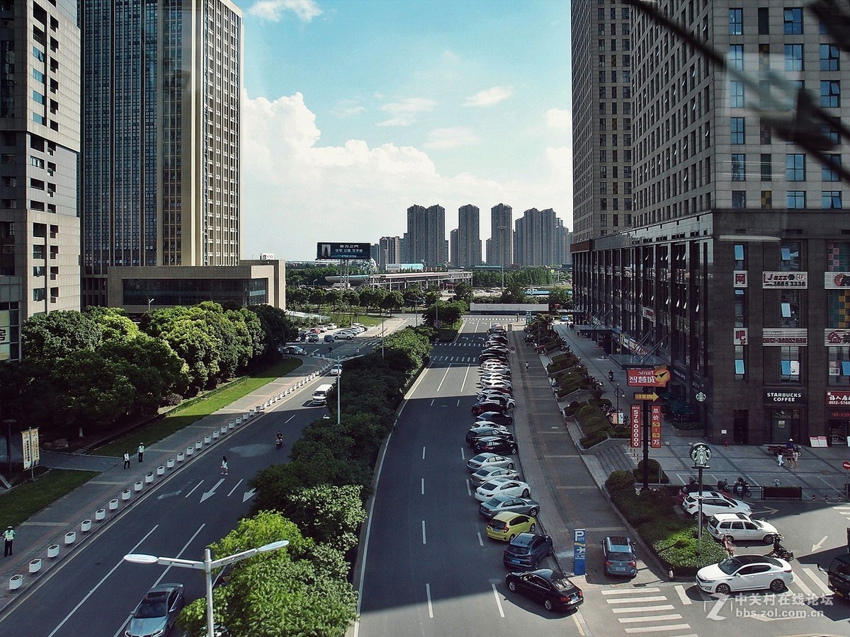 车厢的内像外景