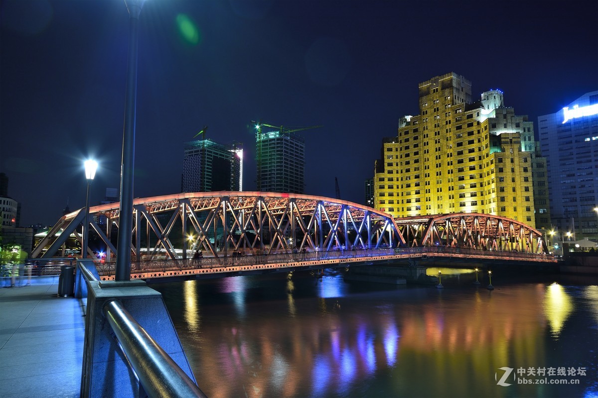 一组外滩观景大道夜景