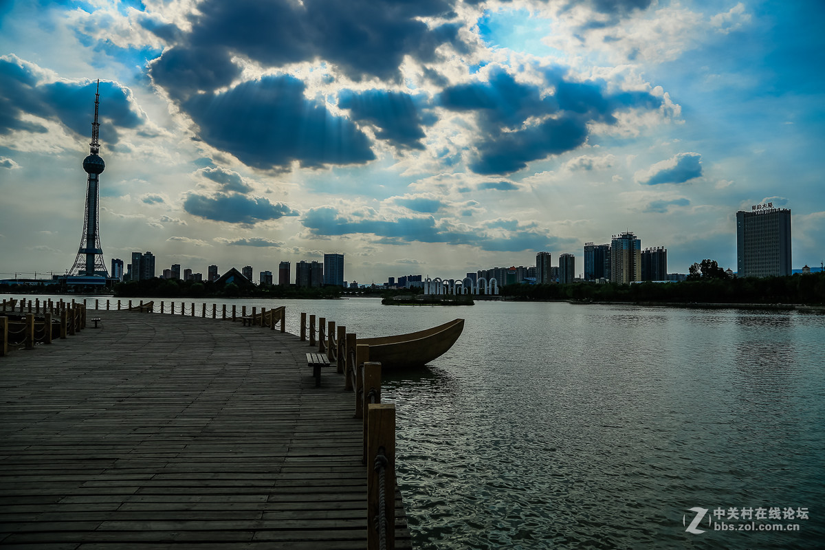 【乌云下的龙源湖】