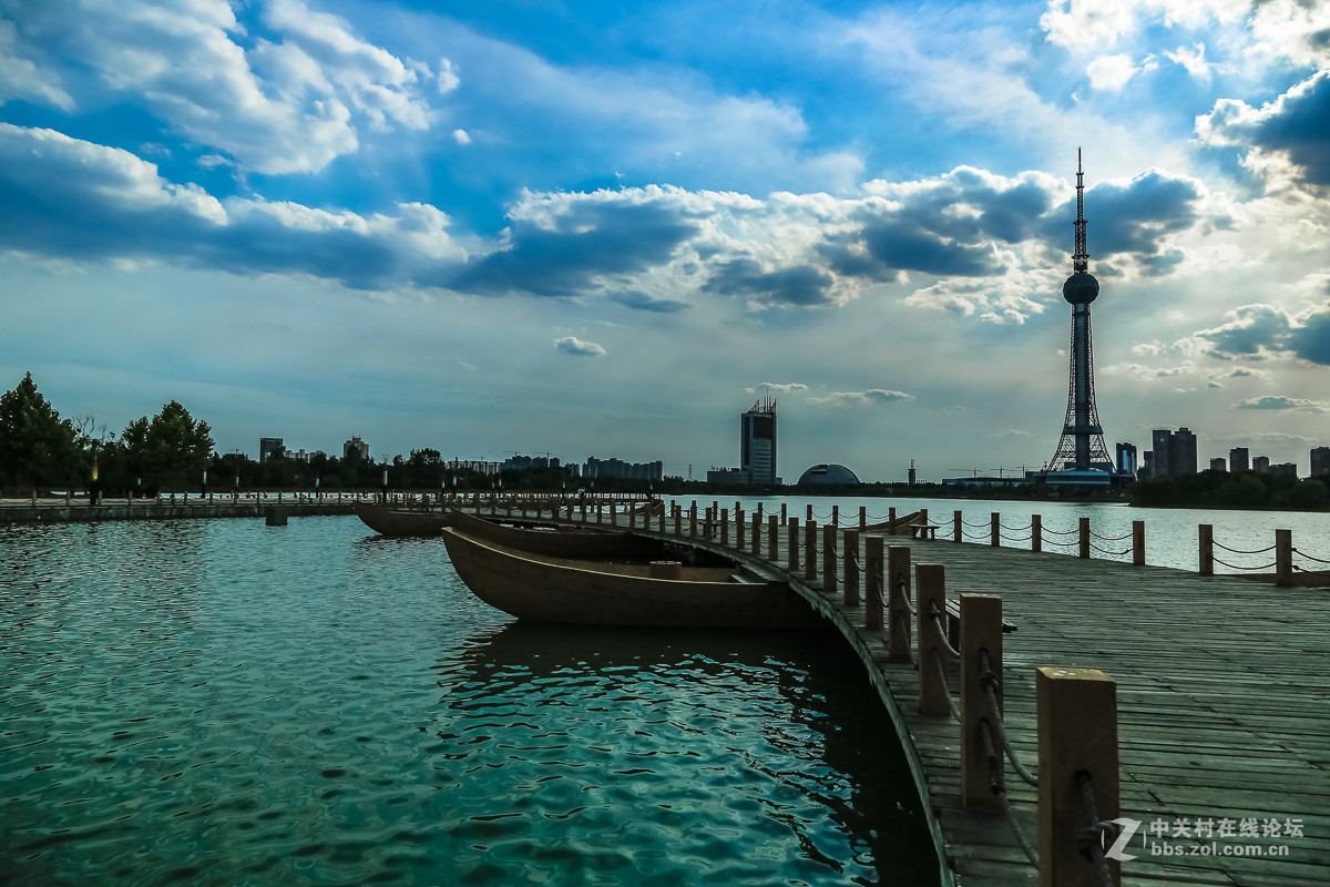 【乌云下的龙源湖】