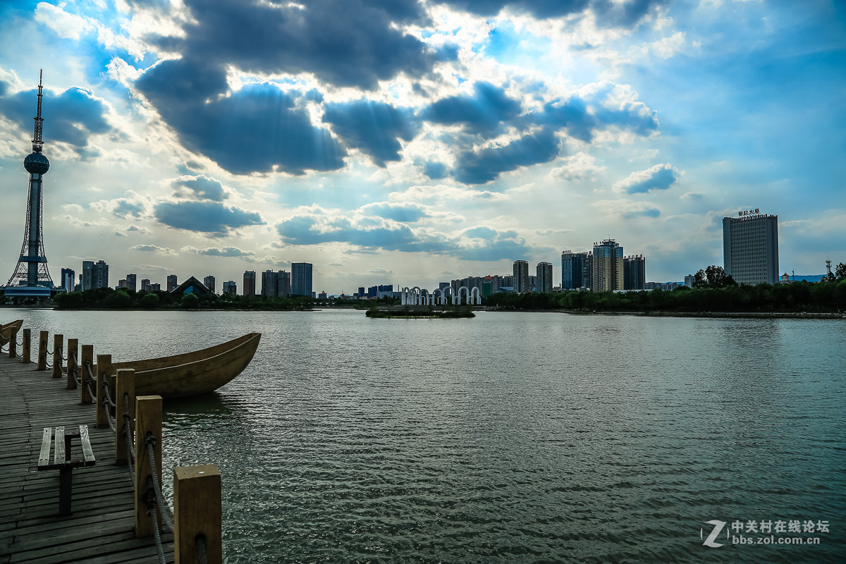 【乌云下的龙源湖】