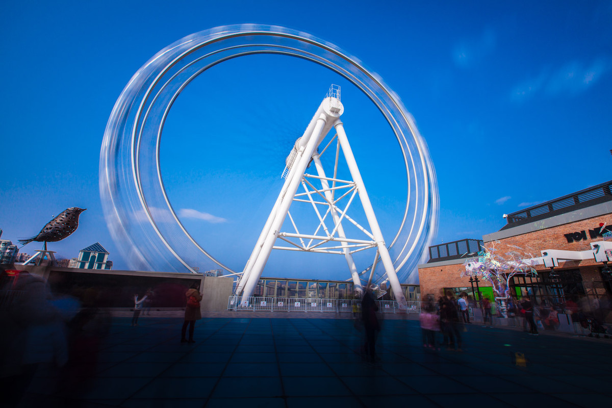 上海屋顶上的摩天轮