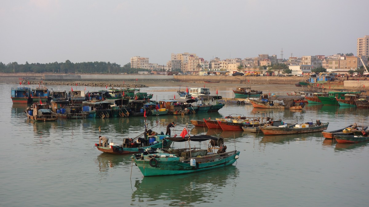 夕阳下的草潭渔港