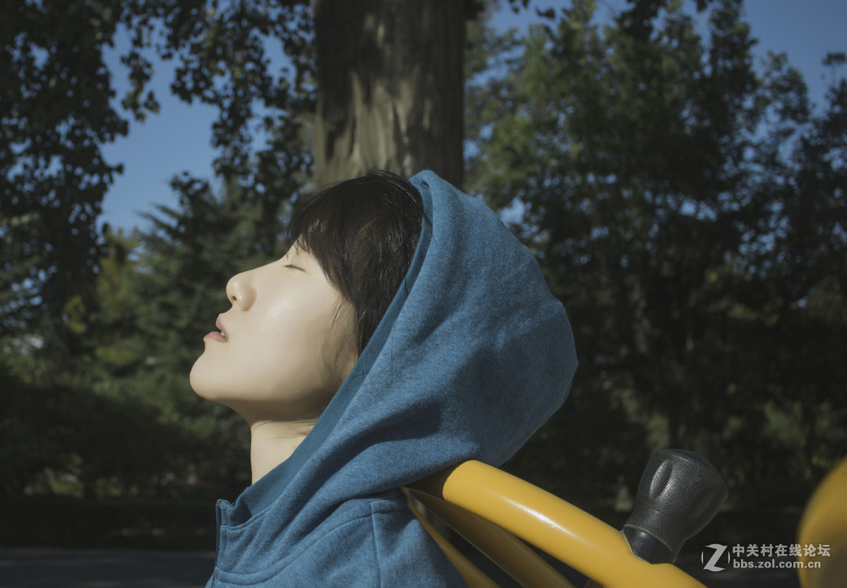 风依旧在吹，秋天的雨跟随，我很好