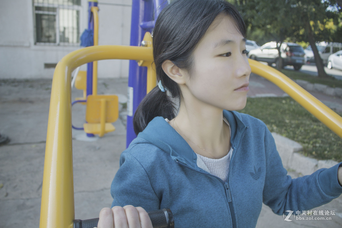 风依旧在吹，秋天的雨跟随，我很好
