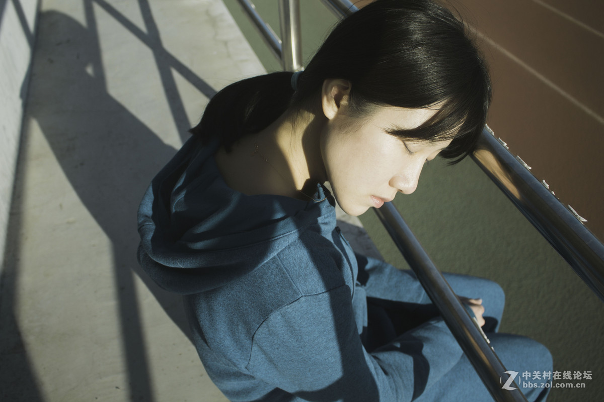 风依旧在吹，秋天的雨跟随，我很好