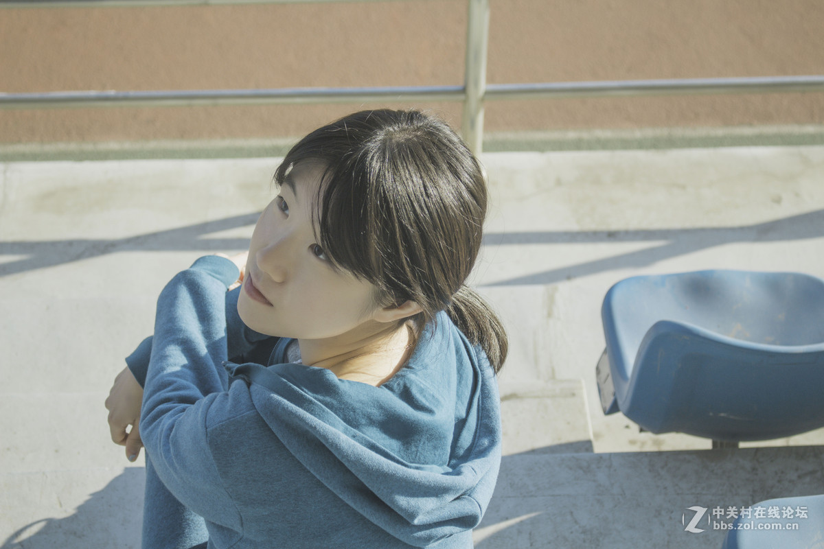 风依旧在吹，秋天的雨跟随，我很好