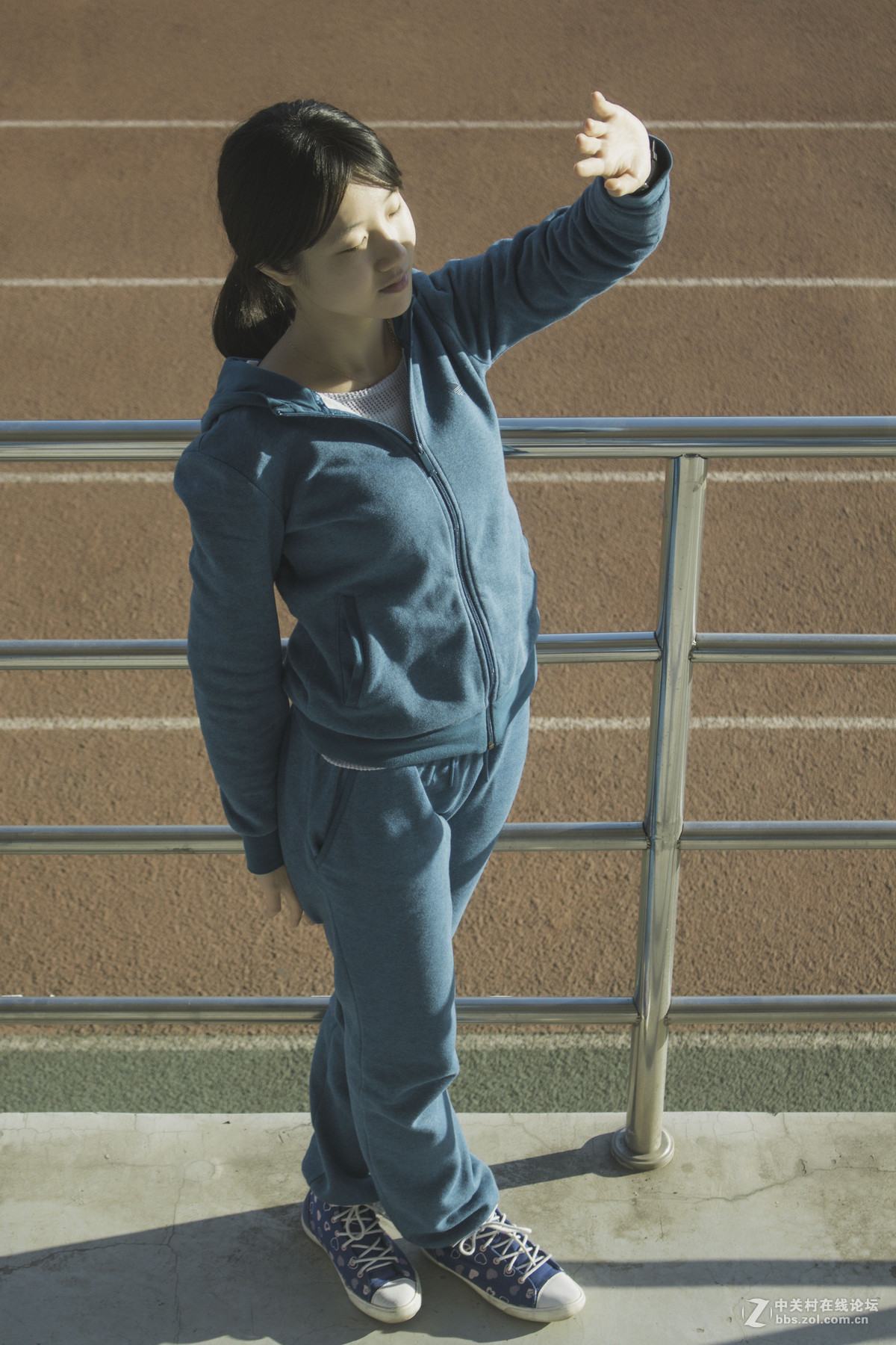 风依旧在吹，秋天的雨跟随，我很好