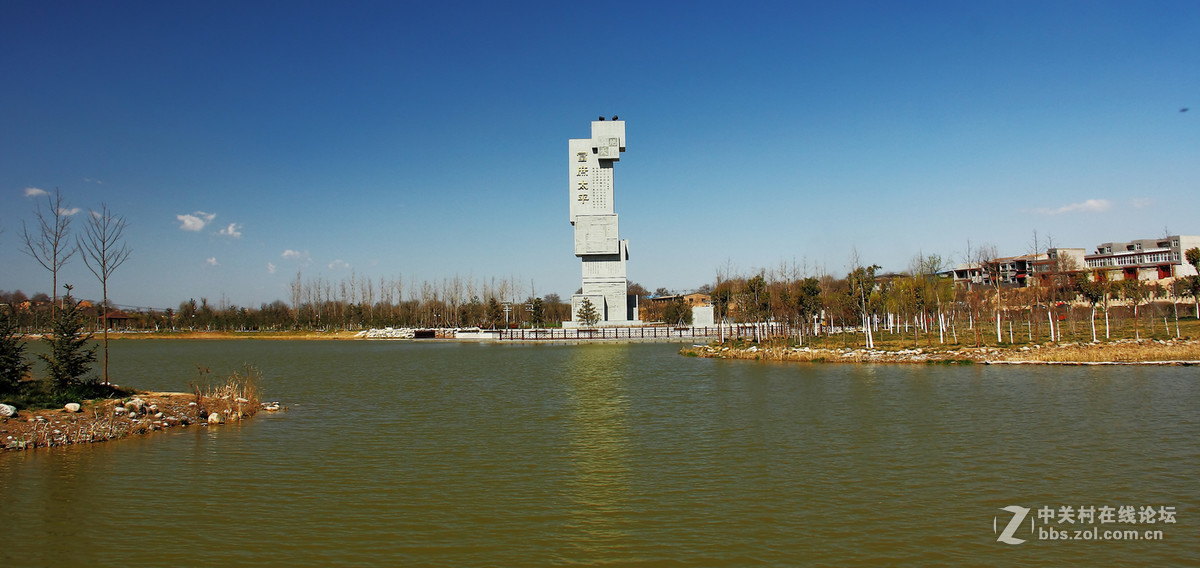 富平温泉河湿地公园之富平名片——“富庶太平”雕塑。