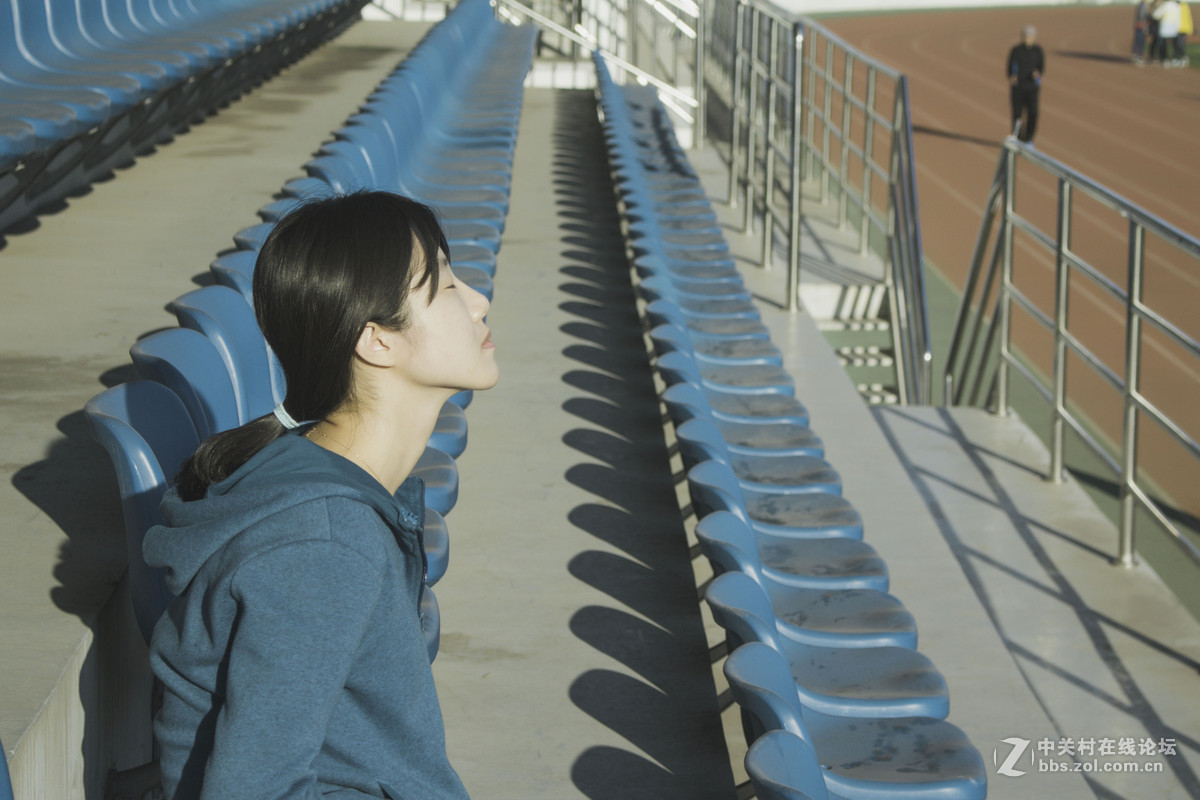 风依旧在吹，秋天的雨跟随，我很好