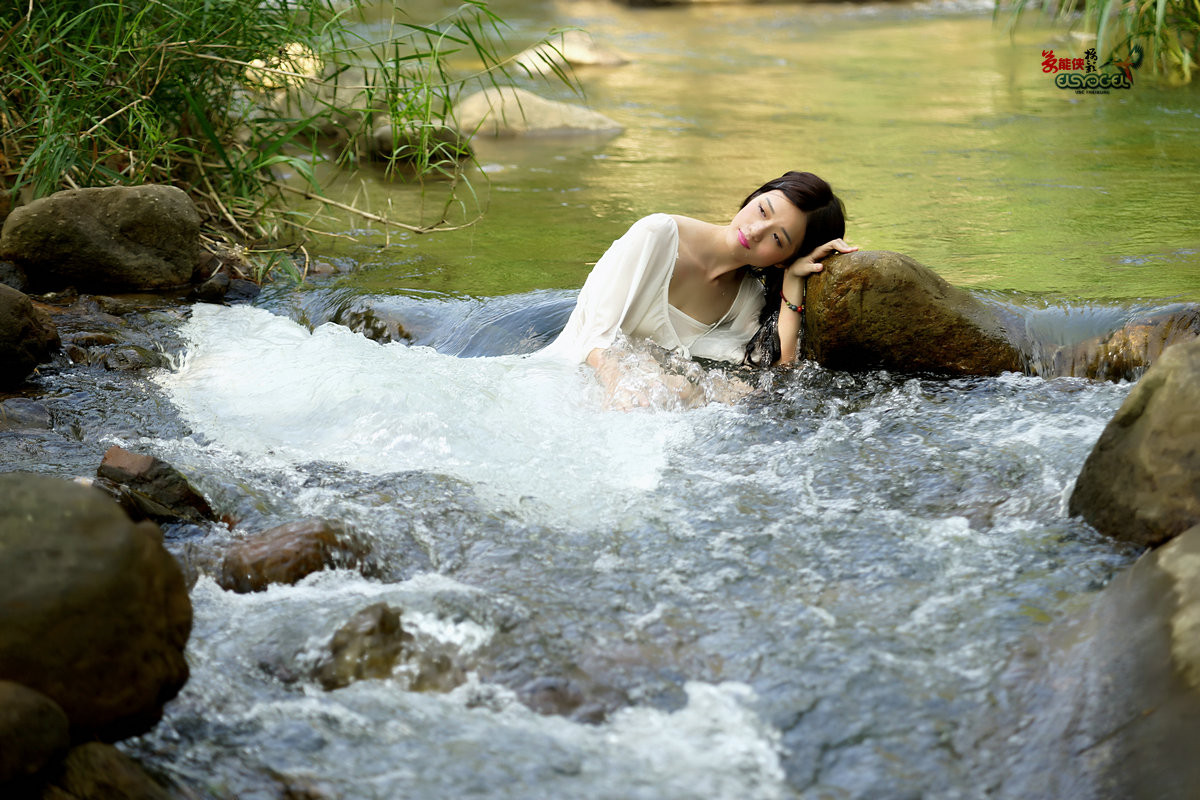 溪水少女若曦