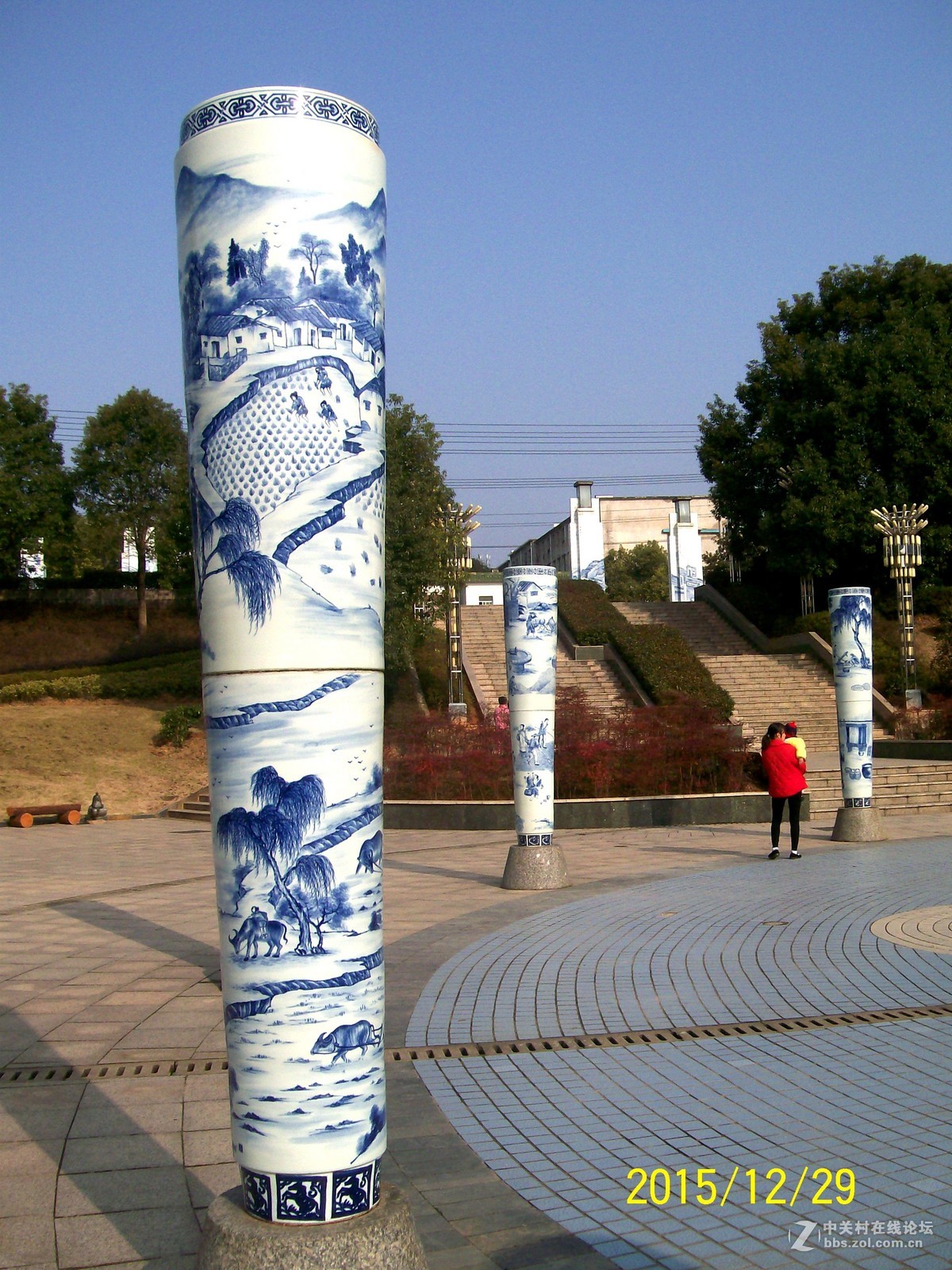 《很有地方特色的小区广场》              随意拍摄