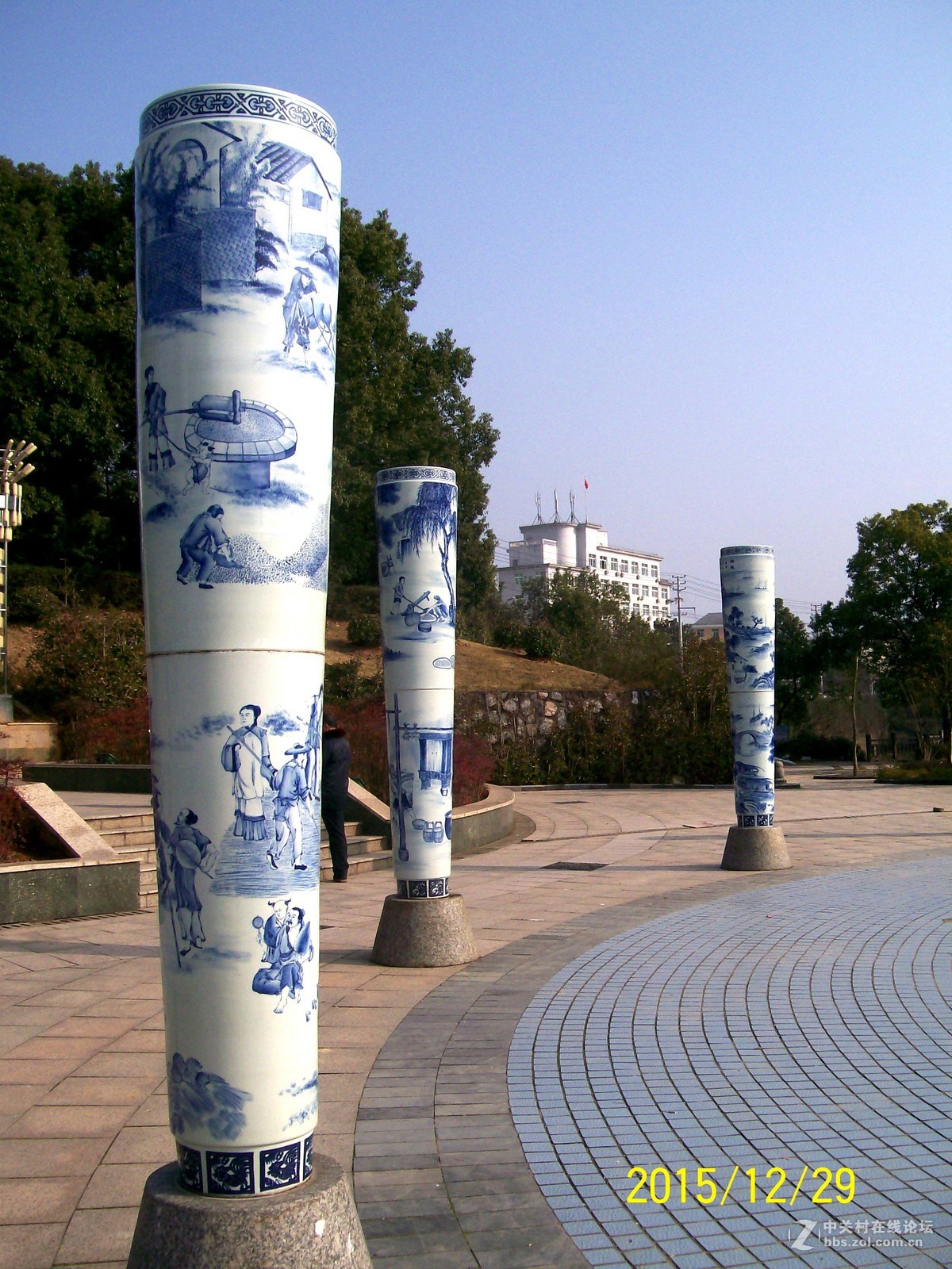 《很有地方特色的小区广场》              随意拍摄