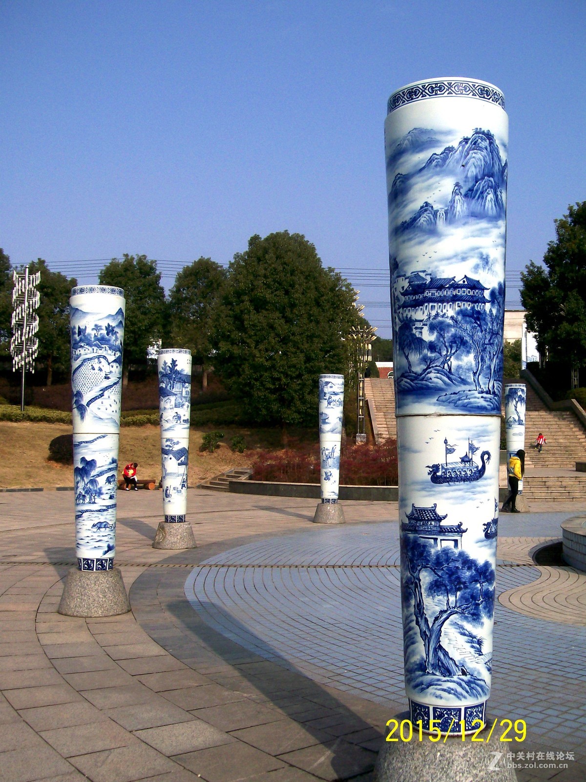 《很有地方特色的小区广场》              随意拍摄