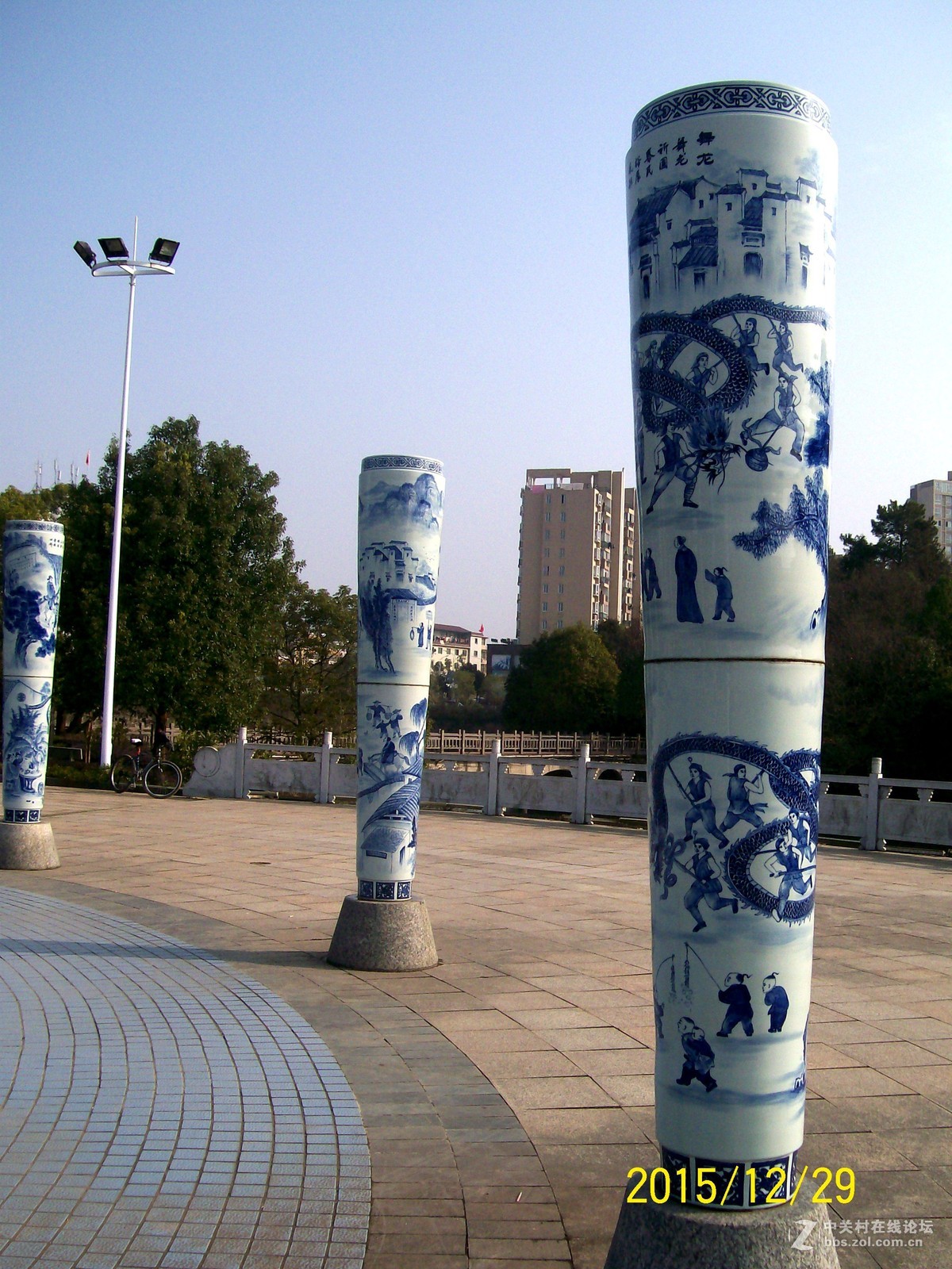 《很有地方特色的小区广场》              随意拍摄