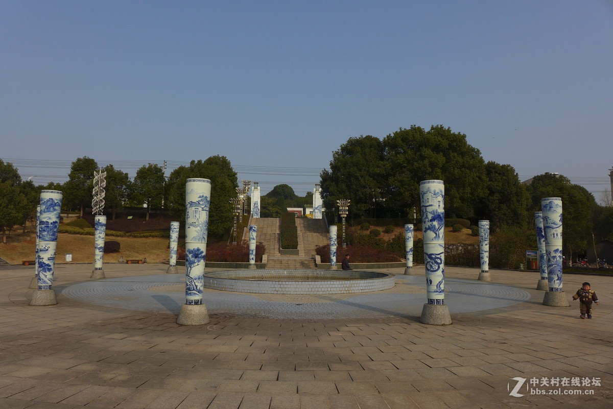 《很有地方特色的小区广场》              随意拍摄