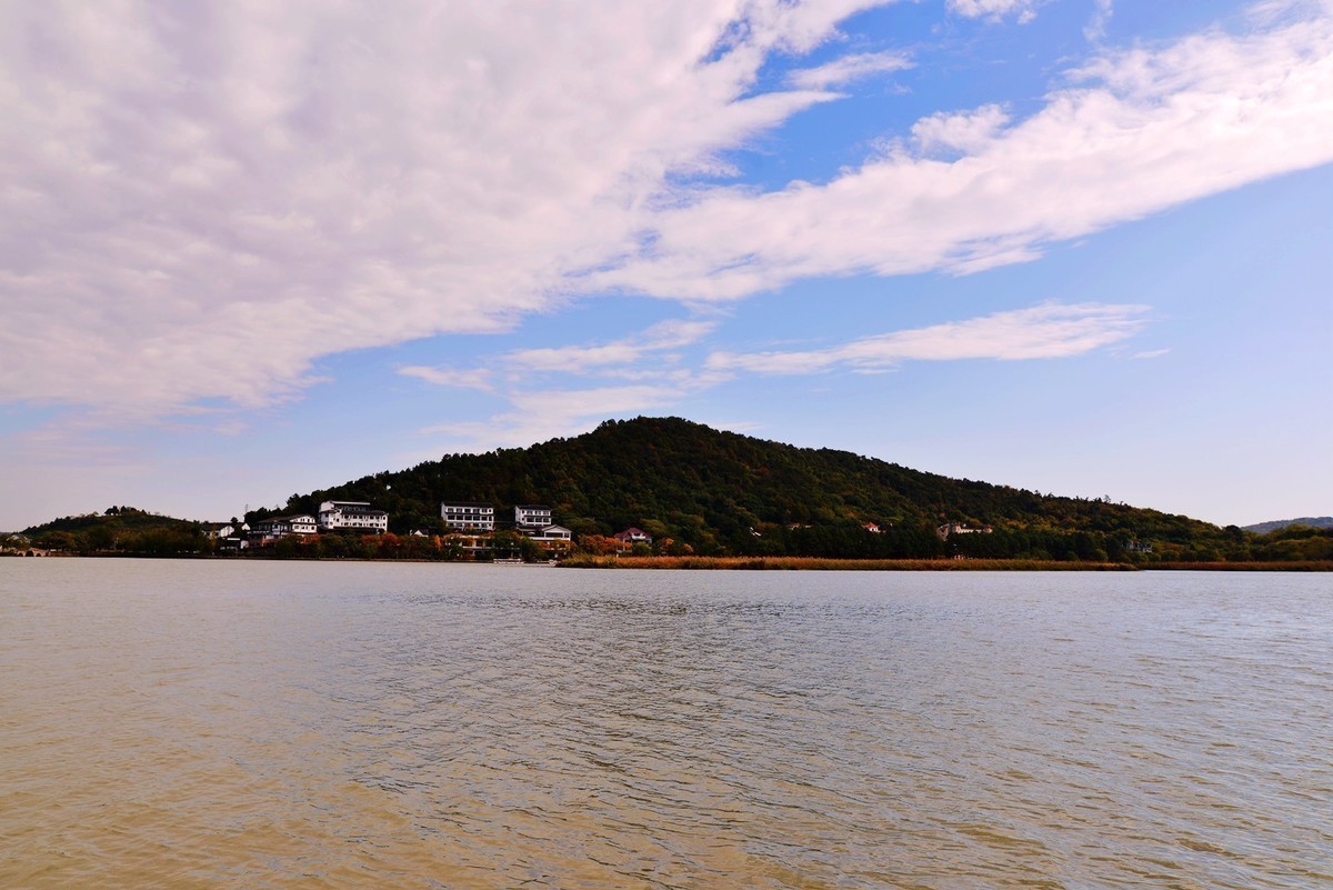 南北湖秋游D800E加适马24 1.4一镜走天下，能拍就拍拍不到就看看！