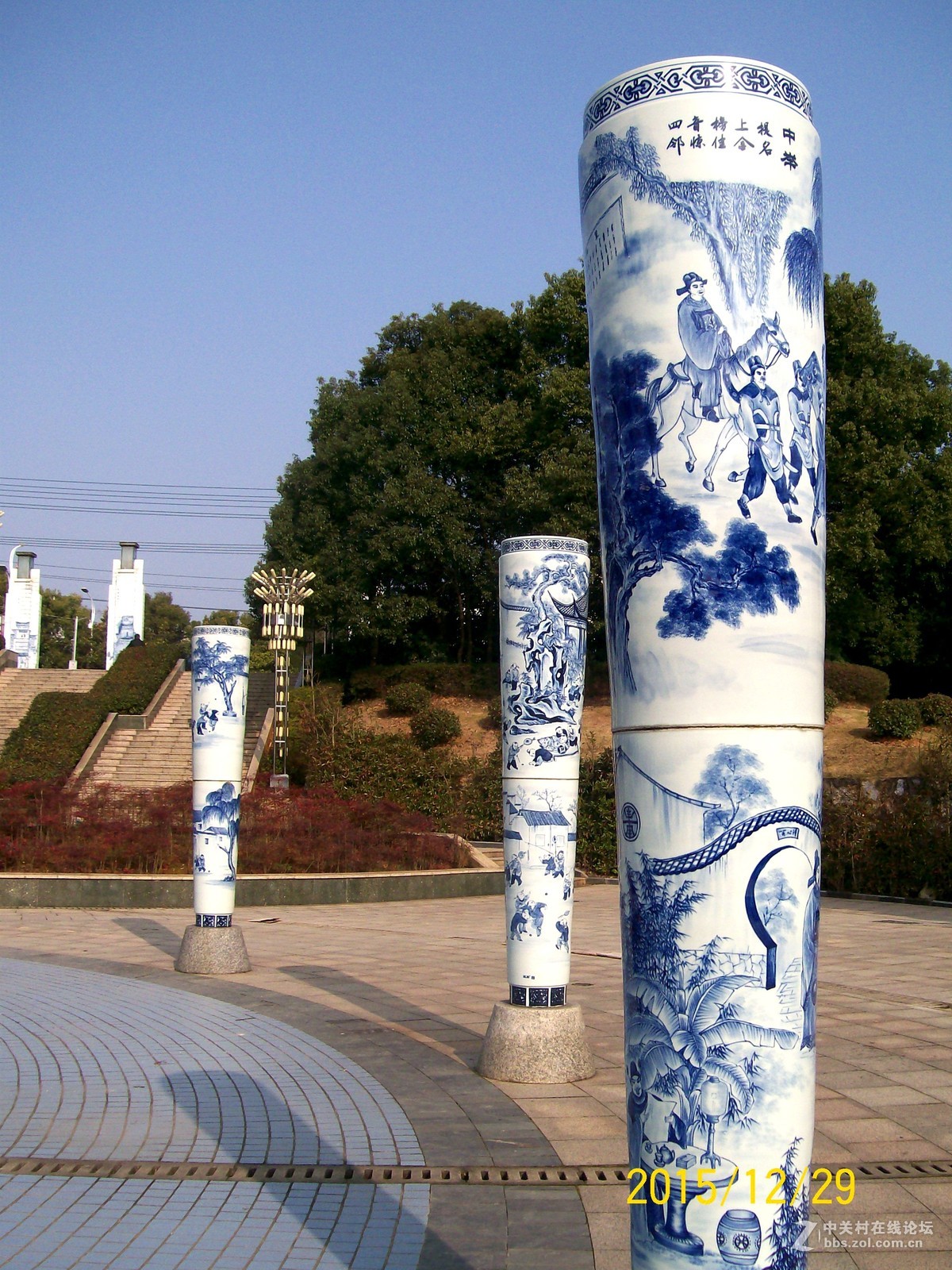 《很有地方特色的小区广场》              随意拍摄