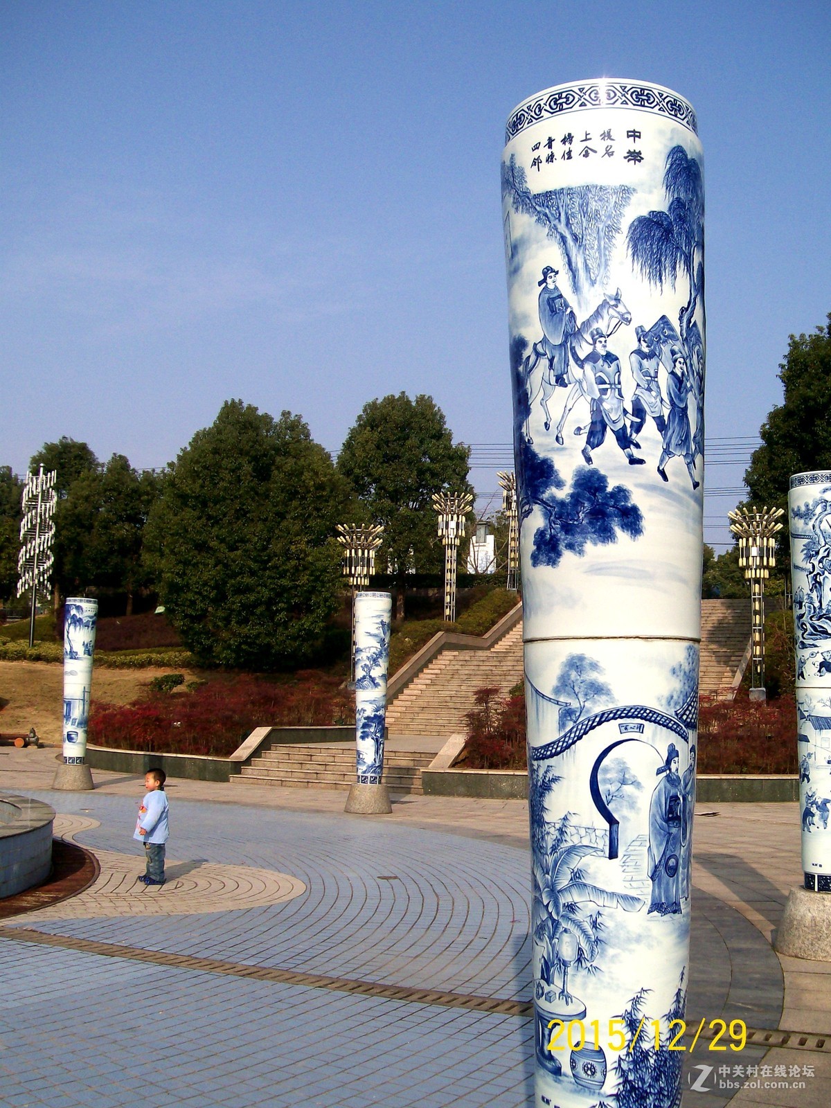 《很有地方特色的小区广场》              随意拍摄