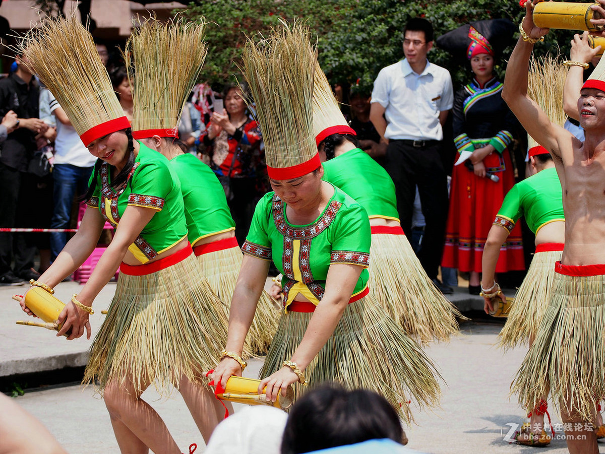 广西三月三歌圩祭谷神