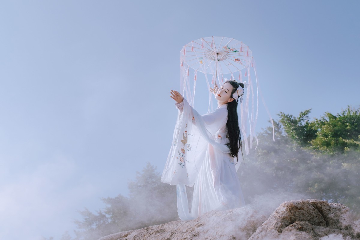 沧海月明珠有泪