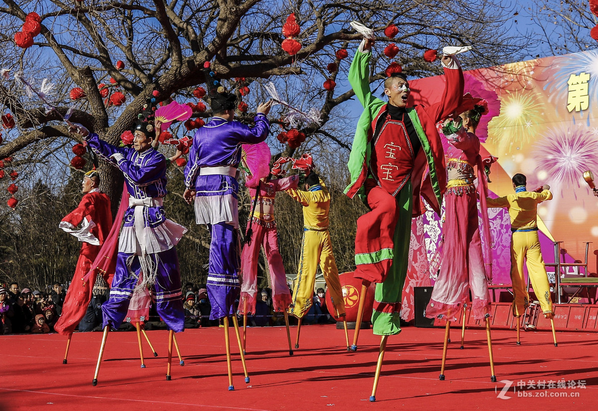 北京庙会传统节目高跷又名高跷秧歌