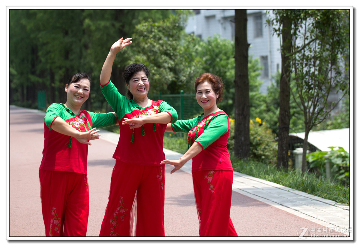 抓拍［舞蹈队的婆娘们］