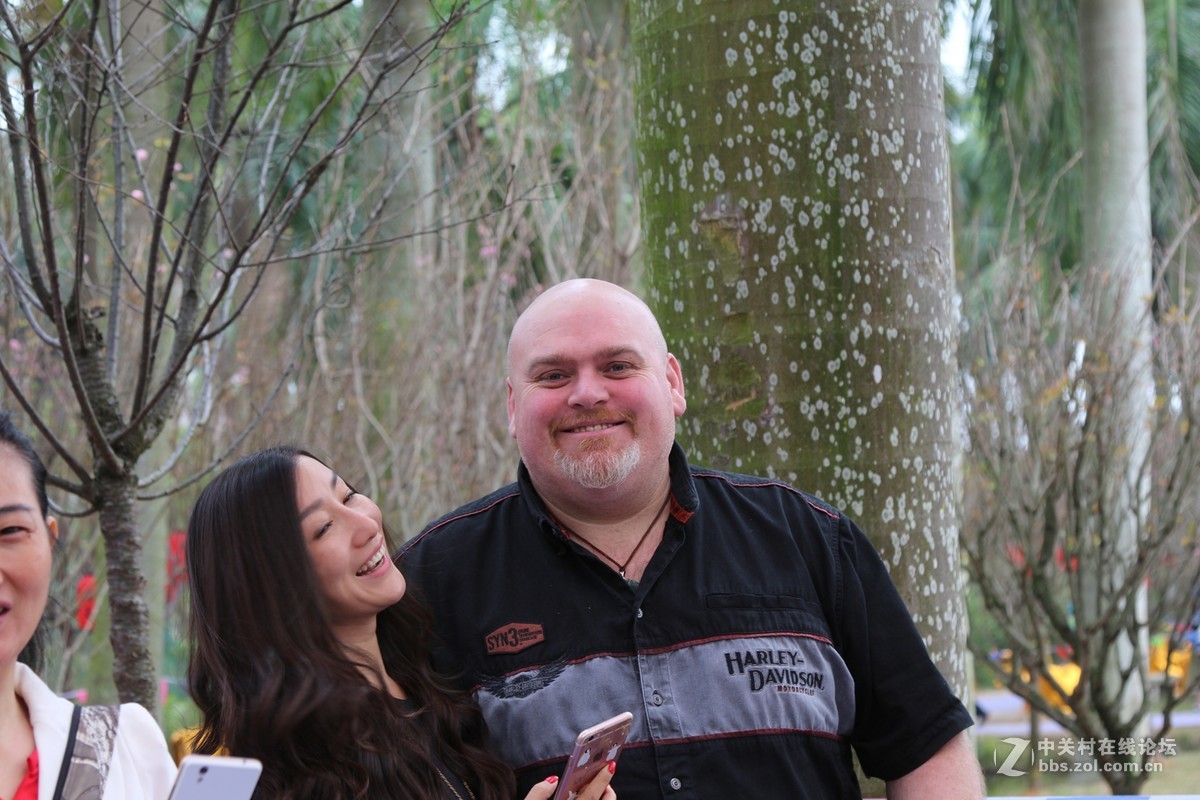 春暖樱花开，美女云集来，“鬼佬趁热闹”，忙坏抓拍人！！！