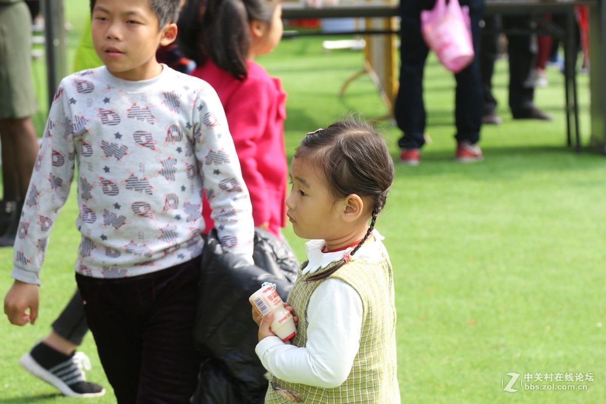 春暖樱花开，美女云集来，“鬼佬趁热闹”，忙坏抓拍人！！！