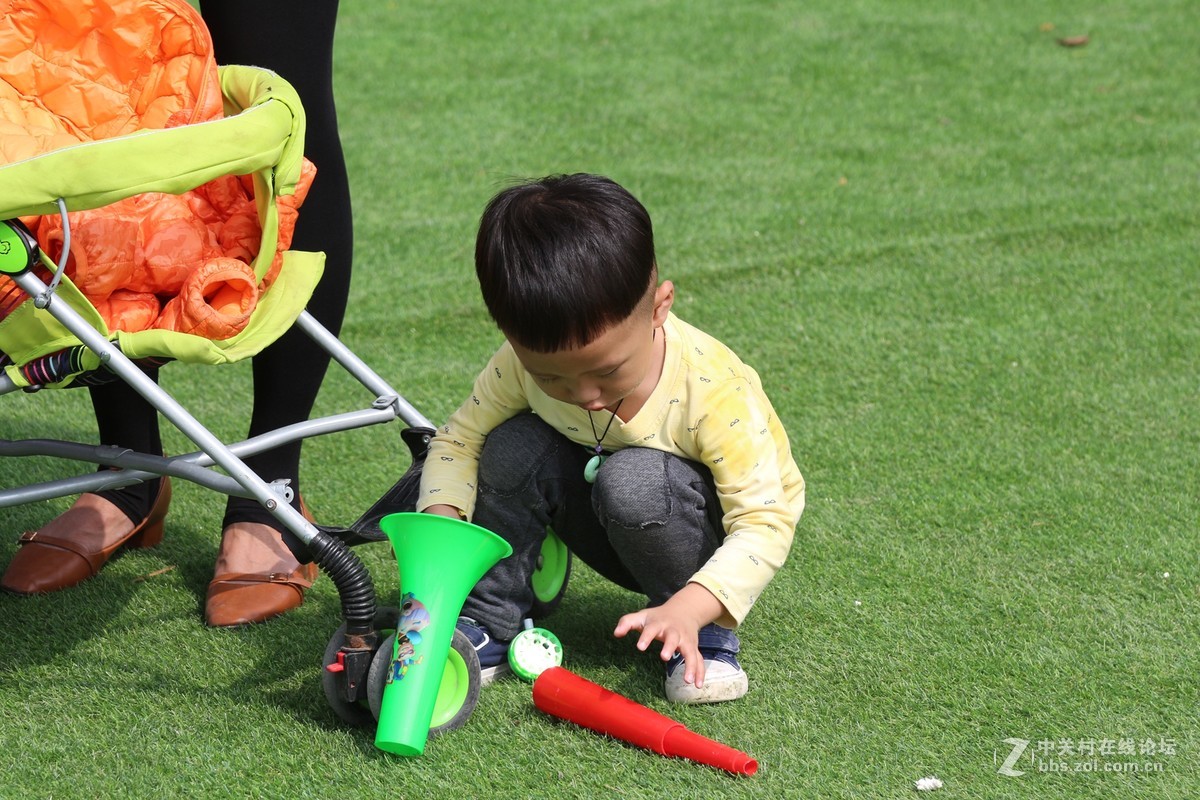 春暖樱花开，美女云集来，“鬼佬趁热闹”，忙坏抓拍人！！！