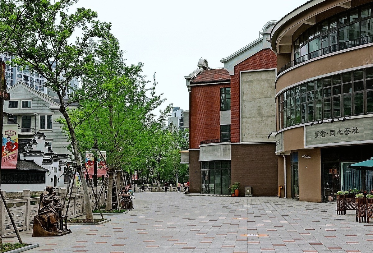 上海市嘉定西云楼商业街景