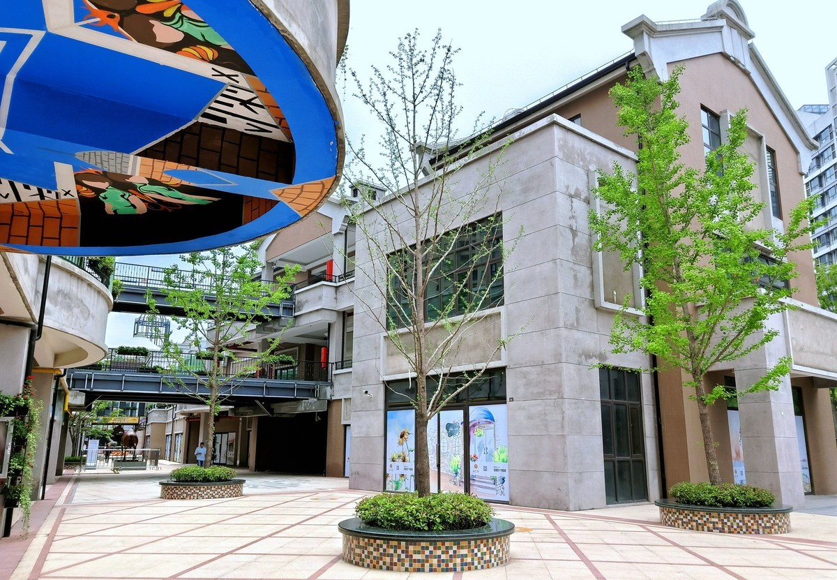 上海市嘉定西云楼商业街景