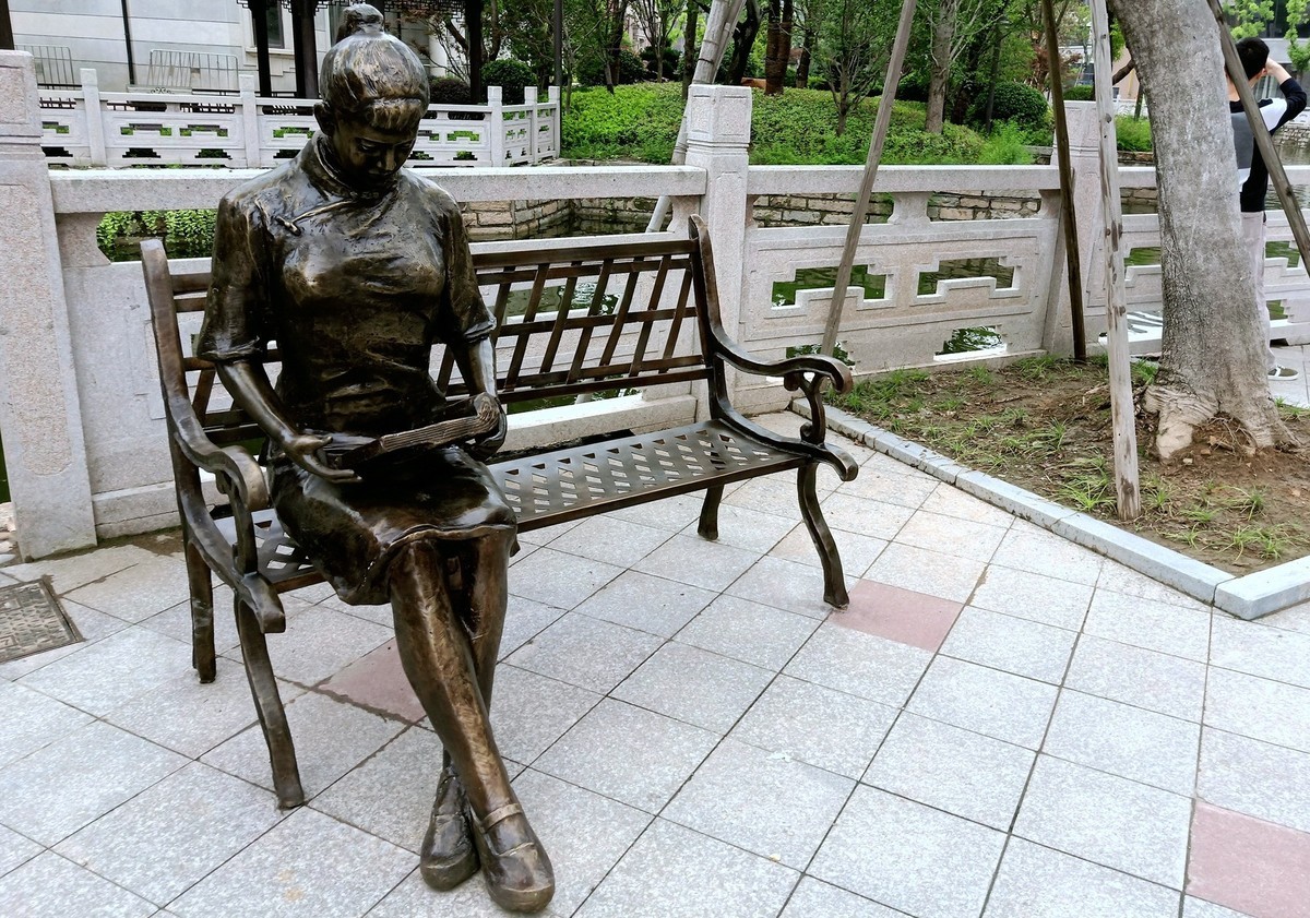 上海市嘉定西云楼商业街景