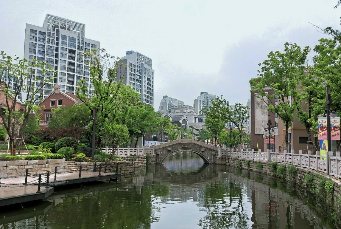 上海市嘉定西云楼商业街景