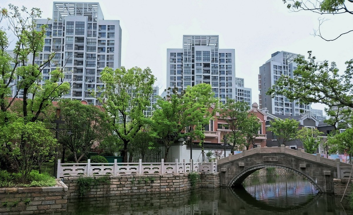 上海市嘉定西云楼商业街景