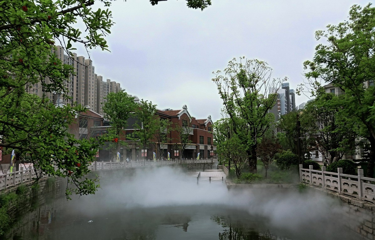 上海市嘉定西云楼商业街景