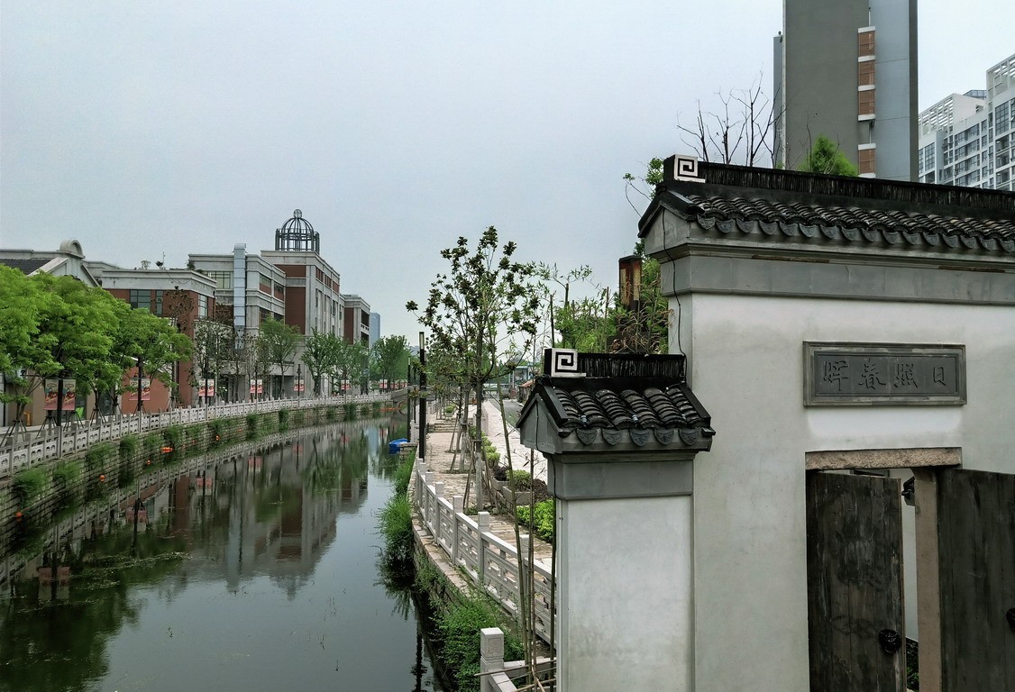 上海市嘉定西云楼商业街景