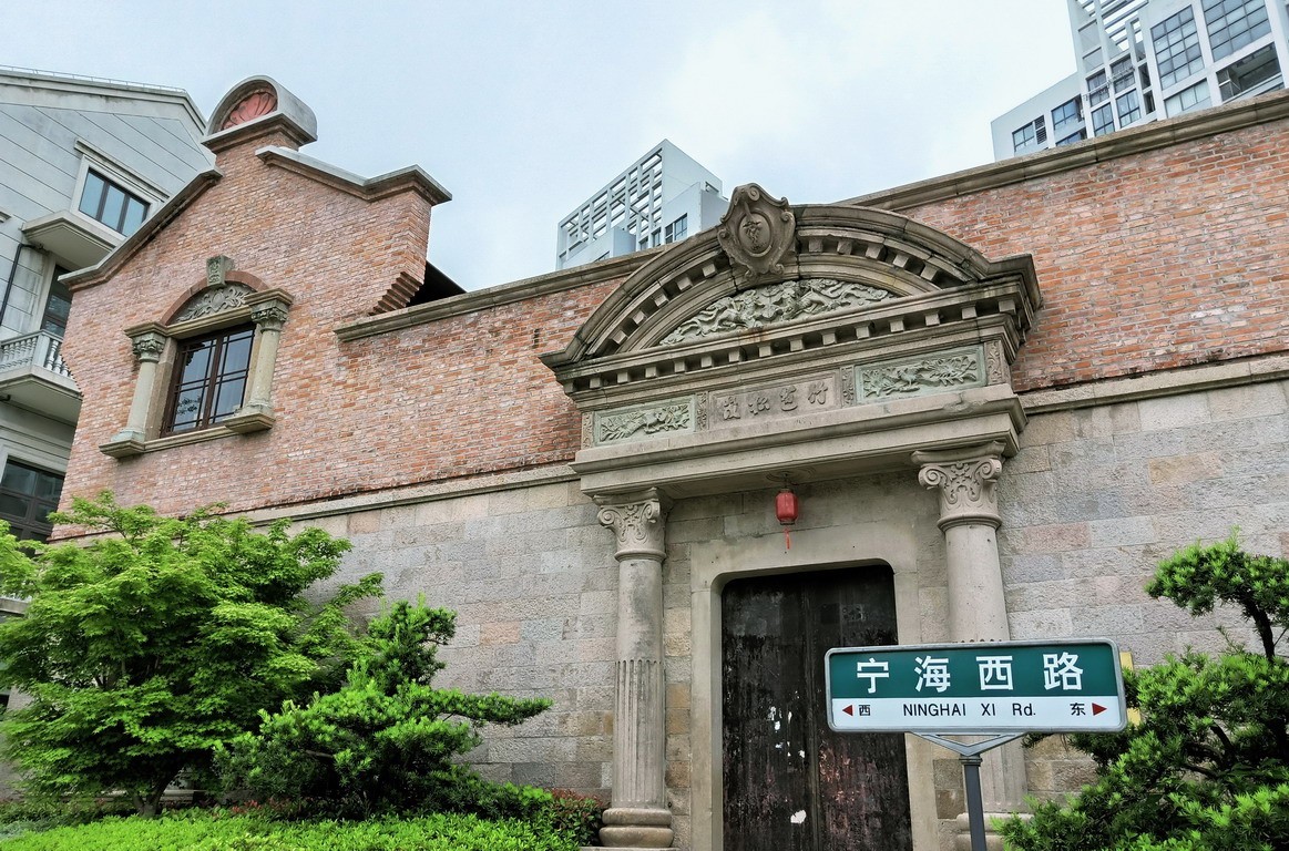 上海市嘉定西云楼商业街景