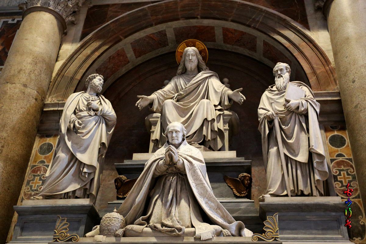 梵蒂冈圣彼得大教堂内的精美雕塑作品