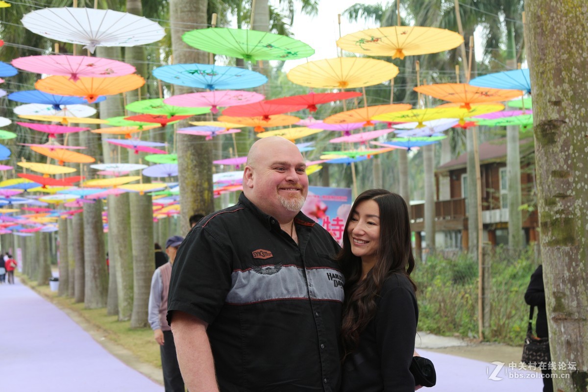 春暖樱花开，美女云集来，“鬼佬趁热闹”，忙坏抓拍人！！！